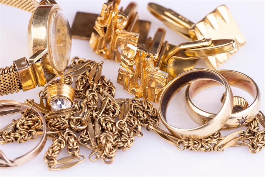 Pawning vs. Selling Gold: Which Is the Smarter Choice?