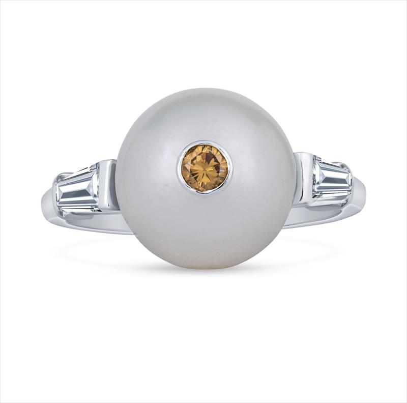 Van Cleef & Arpels Vintage South Sea Pearl and Diamond Ring set in Platinum 