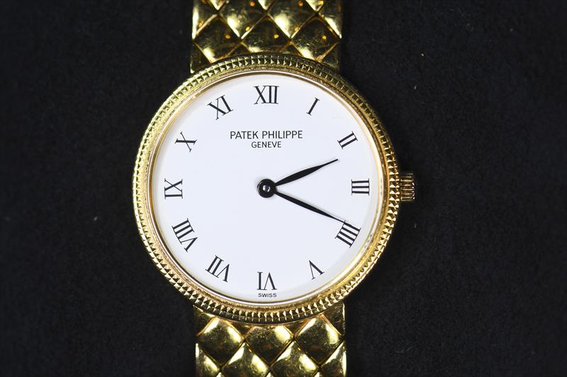 Patek Philippe 18kt Gold Ladies Calatrava Watch Paperwork 